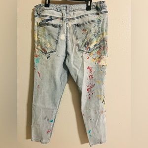 Men’s jeans with paintwork designs,straight fit and hemmed at bottom